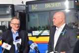 Pomoc dla Ukrainy. Płock przekaże cztery autobusy dla Lwowa i Żytomierza. Część z nich została wypełniona pomocą humanitarną [ZDJĘCIA]