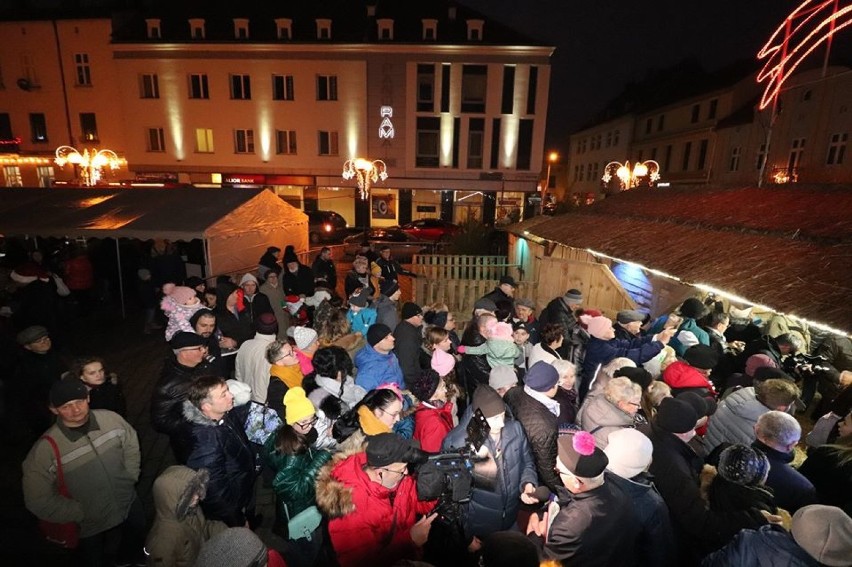 Wigilijne spotkanie mieszkańców Inowrocławia i inauguracja Bożonarodzeniowej Szopki [zdjęcia]