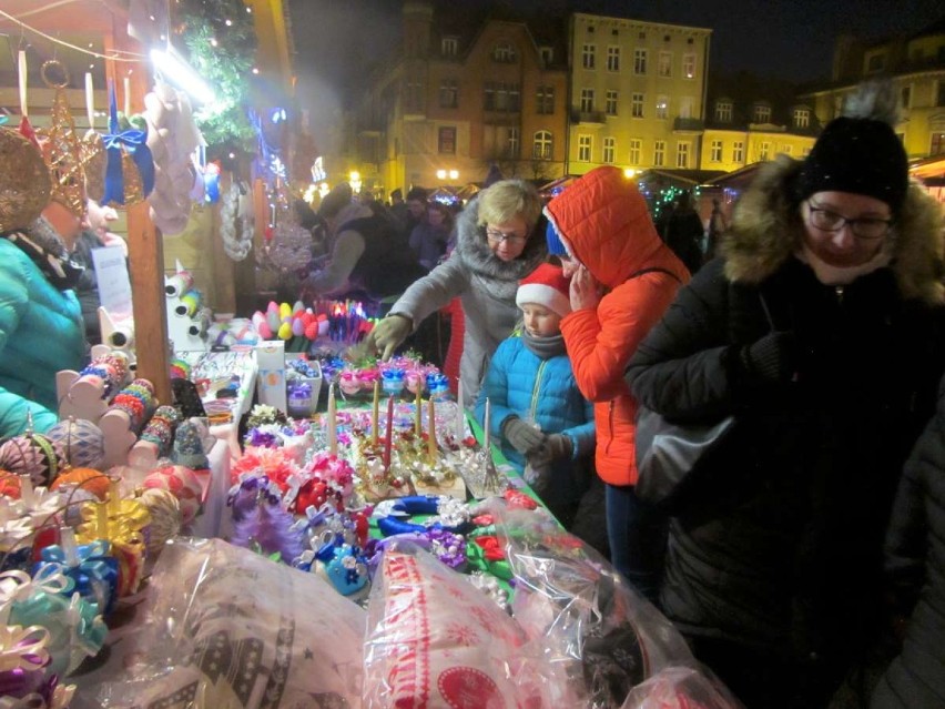 Gniezno: choinka na Rynku już świeci