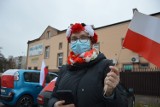 11 listopada w Piotrkowie: Ulicami miasta przejechały samochody przyozdobione biało-czerwonymi flagami