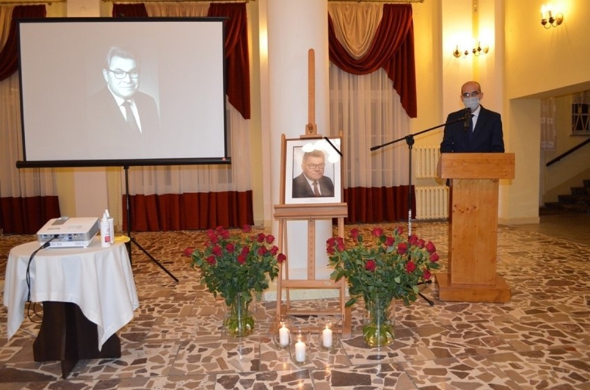 To był wieczór wspomnień o Tadeuszu Chęsym  w pierwszą rocznicę śmierci i prezentacja książki o tym niezwykłym człowieku