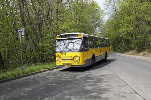 W sobotę po raz pierwszy w sezonie 2023 na trasy wyjechały historyczne autobusy linii 100 i 102.