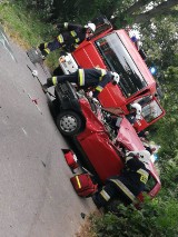 Wypadek pod Mieściskiem. Samochód zderzył się z ciągnikiem rolniczym 