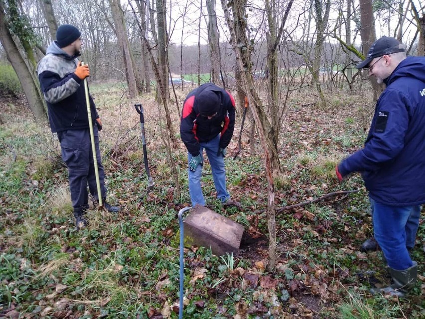 Kolejna akcja sprzątania dawnego cmentarza w nieistniejącej wsi Burzykowo