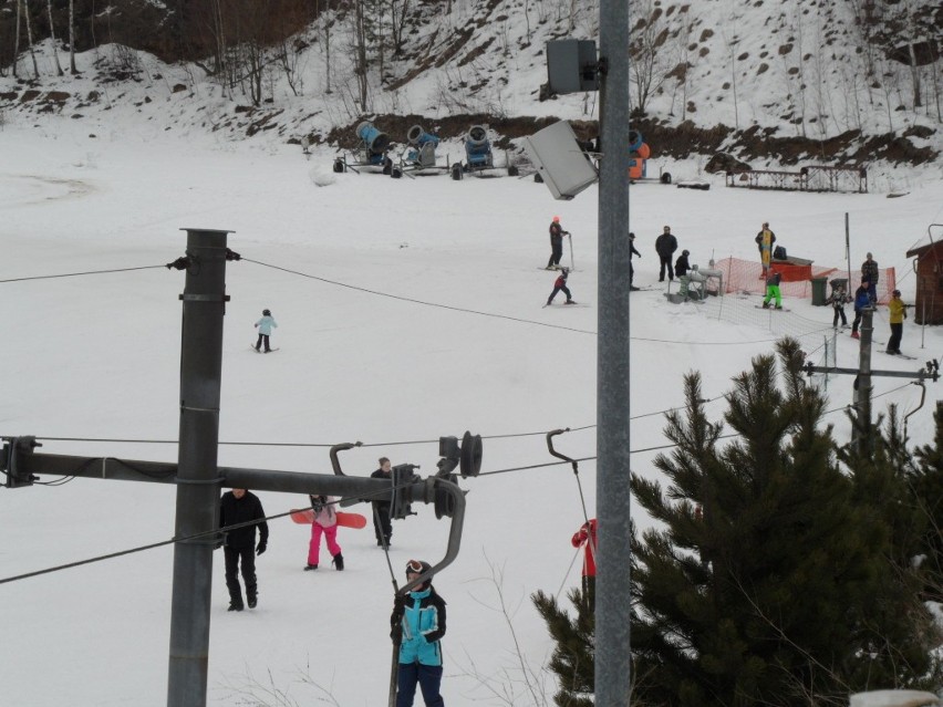 Bytomskie Dolomity - jest śnieg w Sportowej Dolinie. Można jeździć!