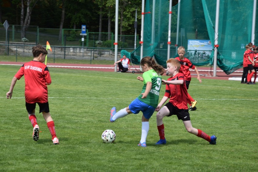 Piłkarskie zmagania dzieci w turnieju o puchar starosty szczecineckiego [zdjęcia]