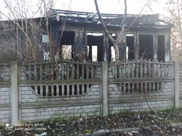 Pożar w Sulejowie: dzień po ugaszeniu w pogorzelisku znaleziono zwłoki