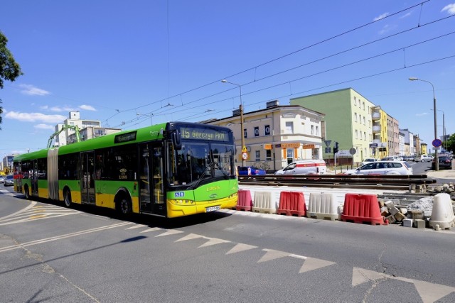 Autobus za tramwaj pokonuje trasę z Górczyna do Dworca Zachodniego w 13 minut.