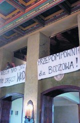 W Bodzowie mają dość życia na bagnach. Mieszkańcy rozpoczęli protest 