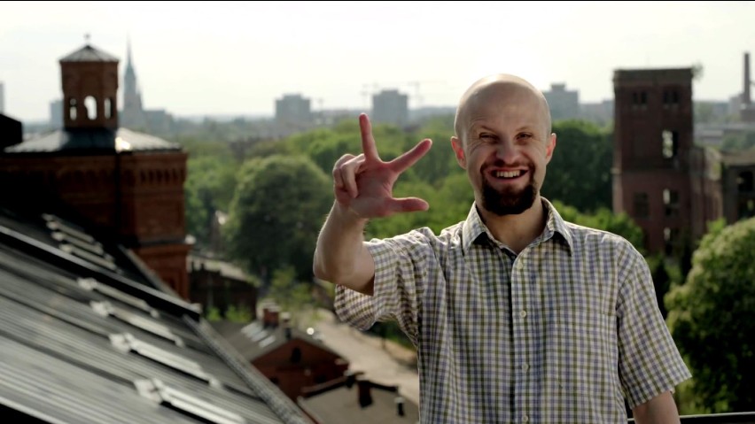 Kadr ze spotu "Łódź pozdrawia"