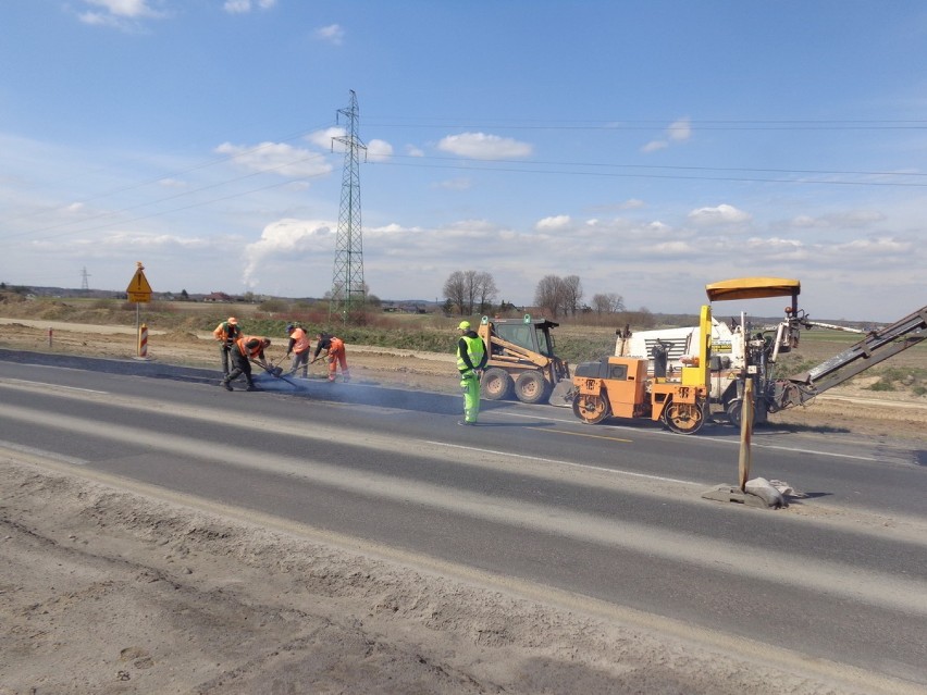 Nowe utrudnienia na A1 w Łódzkiem, pilne naprawy na odcinku Kamieńsk-Piotrków. Jak postępuje budowa [ZDJĘCIA]