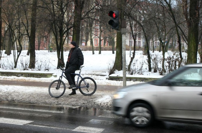 Spotkanie w sprawie przycisków zmiany świateł dla rowerzystów. Gdzie są automaty na przejściach?