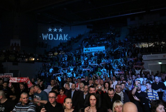 Kibice halę &quot;Łuczniczka&quot; w sobotni wiecz&oacute;r wypełnili po brzegi. Fot. Marek Kaśk&oacute;w