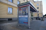 W Warszawie stanął Przystanek Zdrowie. Jest wyposażony w automatyczny defibrylator i ekran z treściami prozdrowotnymi