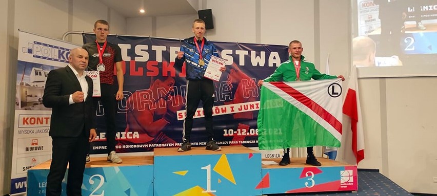 Kickboxing. Medale zawodników Sportów Walki Piła w Mistrzostwach Polski K1 seniorów i juniorów. Zobaczcie zdjęcia