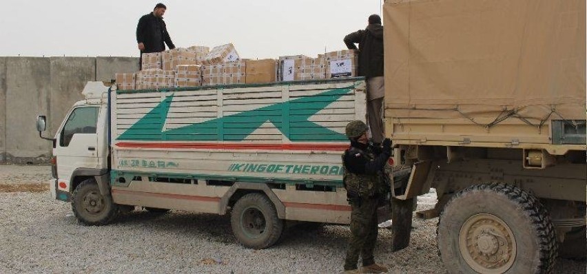 Żołnierze Błękitnej Brygady pomagają cywilom w Afganistanie 