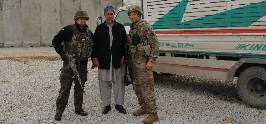 Żołnierze Błękitnej Brygady pomagają cywilom w Afganistanie 