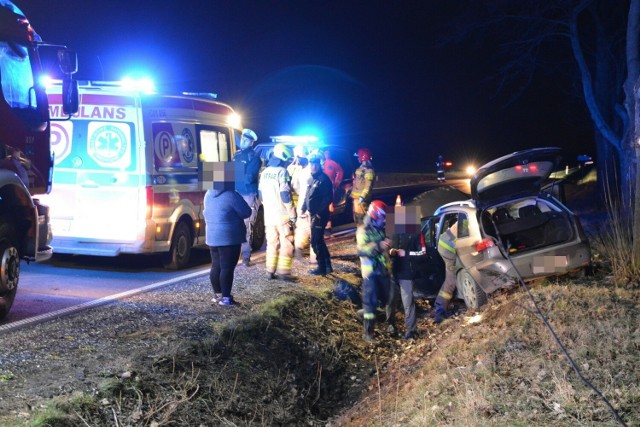 Trzy osoby poszkodowane trafiły do szpitala.