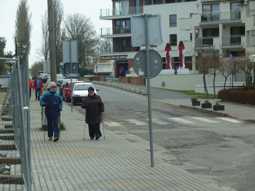 Powiat pucki. W ostatni weekend kwietnia nad morzem pojawili się pierwsi turyści