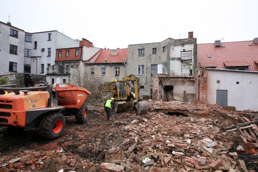 Rozbiórka ruiny z ul. Ściegiennego