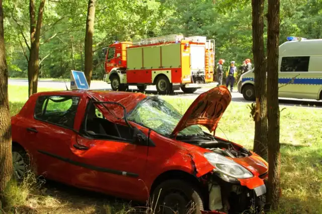 Wypadek w Dobrzycy (gm. Szydłowo). We wtorek zderzyły się trzy samochody: dwa osobowe i ciężarówka. Policja informuje, że cztery osoby trafiły do lekarza. Co stało się na drodze?

ZOBACZ WIĘCEJ: Wypadek w Dobrzycy (gm. Szydłowo). Cztery osoby w szpitalu [ZDJĘCIA]