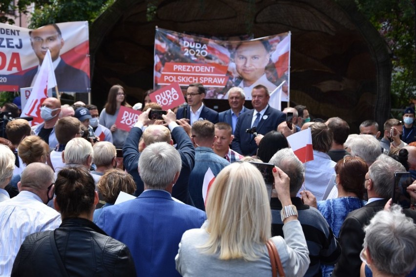 Rok temu premier Mateusz Morawiecki odwiedził Nowy Tomyśl. Zwiedził fabrykę Berotu i spotkał się z mieszkańcami koło NOKu