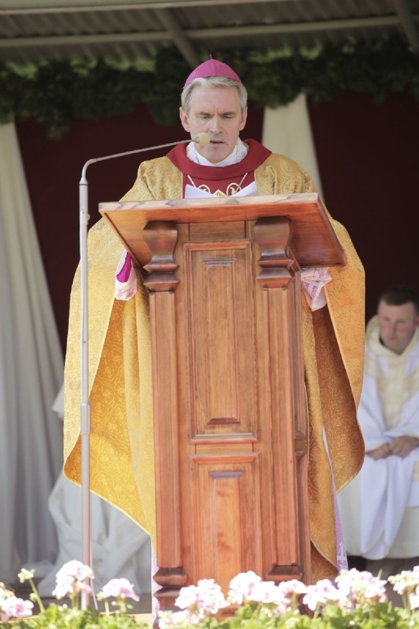Wielki odpust z biskupem u Cystersów przy grobie błogosławionego Wincentego Kadłubka