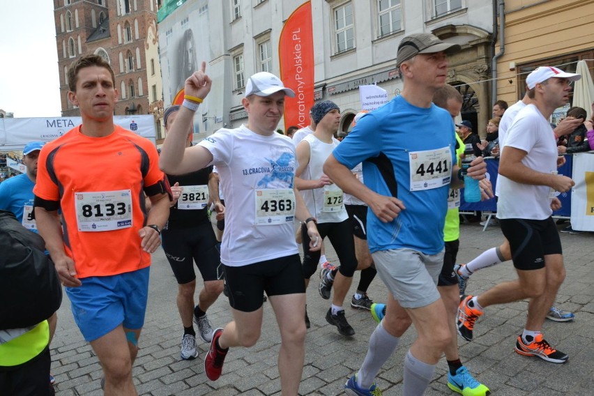 Maratończycy na trasie maratonu. Fot. Henryk Czechowski...
