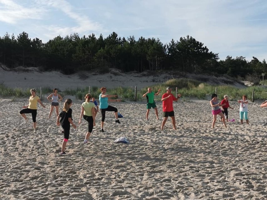 Letni Fitness na plaży w Dąbkach. Zaproszenie [ZDJĘCIA]