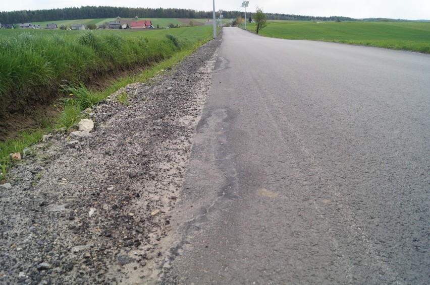 Kąpiele Wielkie. Droga się rozsypuje. Będzie remont