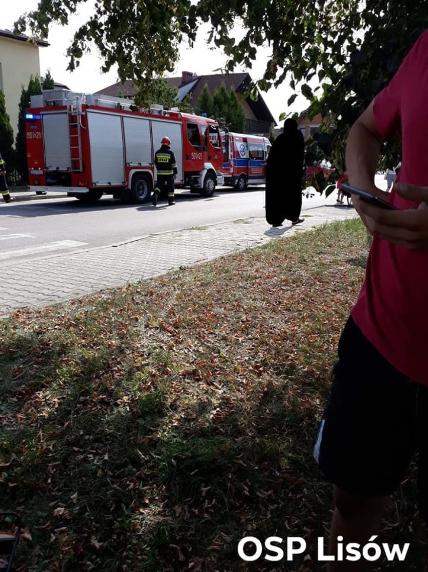 Zderzenie fiata z autobusem na DK 46 w Lisowie. Kierująca osobówką, z którą jechało 4-letnie dziecko, ukarana mandatem [ZDJĘCIA]