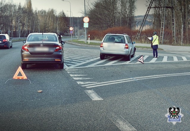 Wypadek na skrzyżowaniu ul. Sikorskiego i Przemysłowej w Wałbrzychu