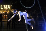 Lubelski plac Teatralny pod CSK zamienił się w scenę akrobatyczną! Zobacz zdjęcia z plenerowego pokazu [ZOBACZ ZDJĘCIA]