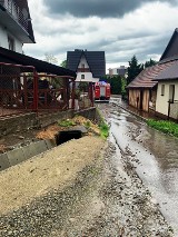 Burza, ulewa i gradobicie w Limanowej. Zalane ulice, zatopine piwnice. Strażacy w akcji