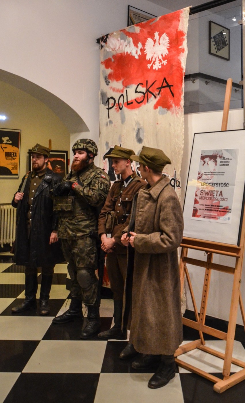 Święto Niepodległości w kinie "Halszka" w Szamotułach