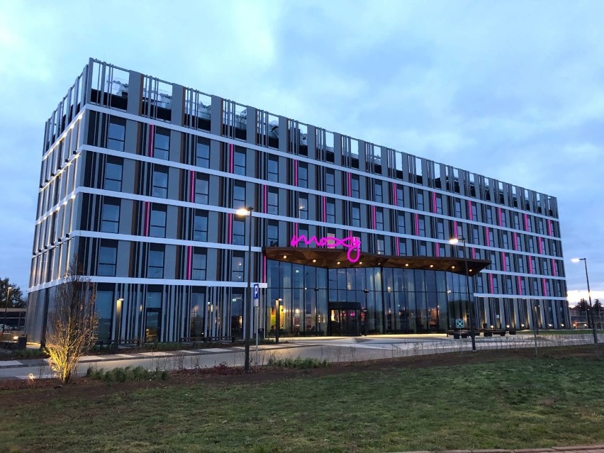 Nowoczesny Hotel Moxy Poznań należący do marki Marriott...