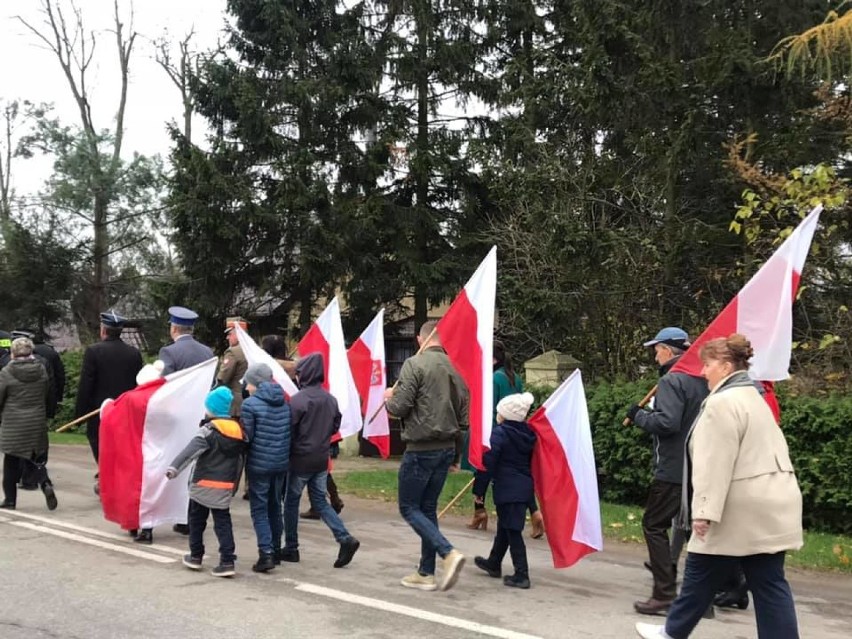 Mikoszewo. Mieszkańcy świętowali 101. rocznicę odzyskania przez Polskę niepodległości [ZDJĘCIA]