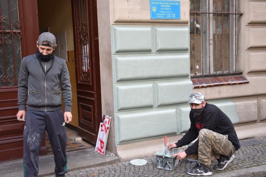 W sobotę (24.10) wczesnym popołudniem napis zniknął z...