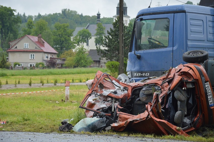 Śmiertelny wypadek w Olszynach. Kierowca ciężarówki: Nic nie mogłem zrobić [ZDJĘCIA, WIDEO]