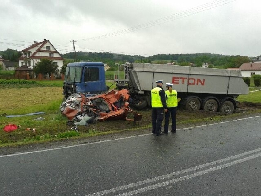 Śmiertelny wypadek w Olszynach. Kierowca ciężarówki: Nic nie mogłem zrobić [ZDJĘCIA, WIDEO]