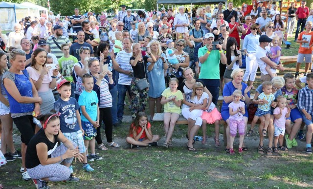 Kilkaset osób bawiło się na jubileuszowym, piątym Charytatywnym Festynie Rodzinnym, który odbył się w sobotę, 15 lipca, w Chycinie  koło Bledzewa.