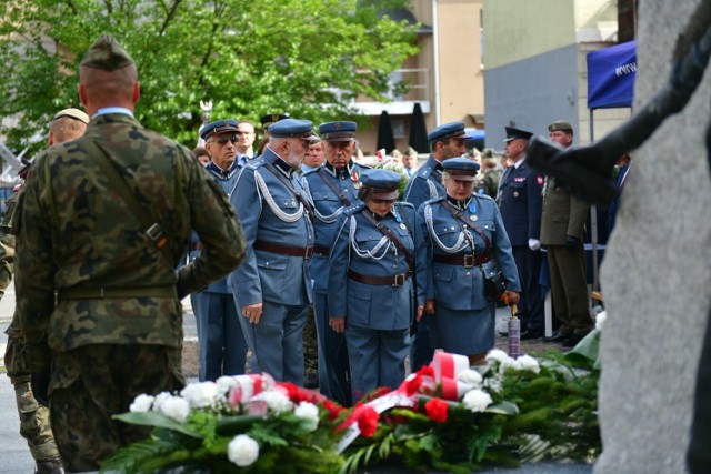W rocznicę rozbicia więzienia w Radomiu zostały złożone  kwiaty pod pomnikiem Armii Krajowej Okręgu „Jodła” przy ulicy Niedziałkowskiego.