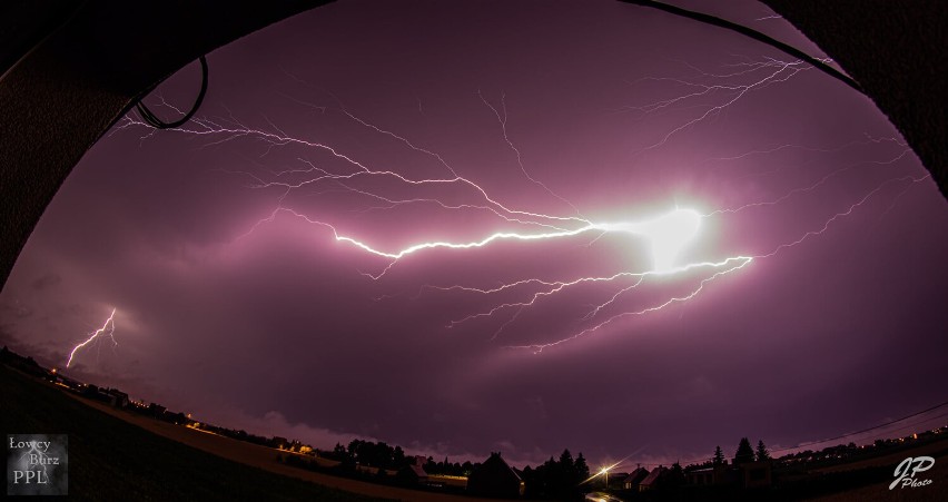 Potężna burza z piorunami nad powiatem pleszewskim