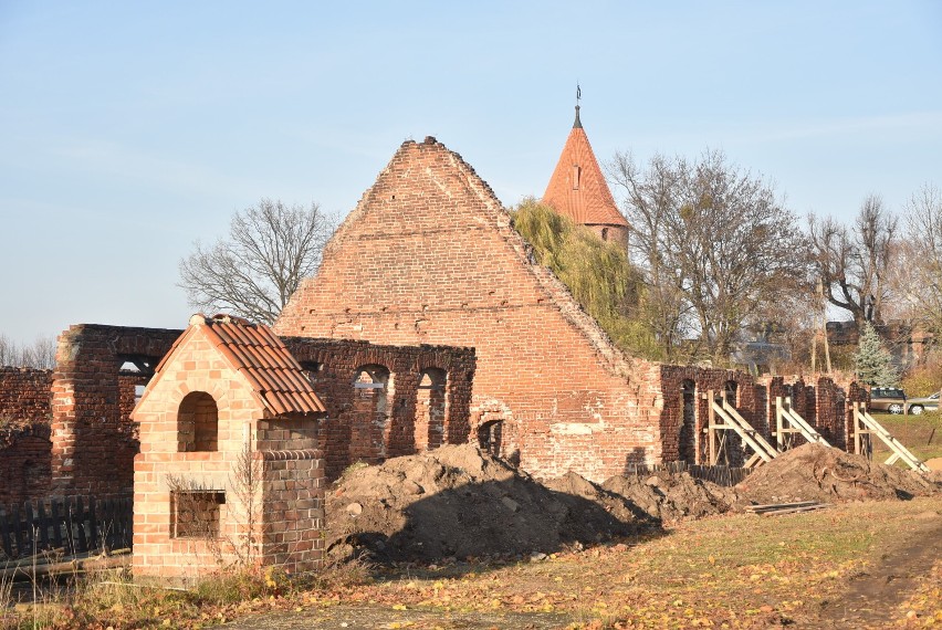 Malbork. Rozpoczęła się odbudowa Przedzamcza na nowe funkcje. To "bardzo ważny moment" dla Muzeum Zamkowego