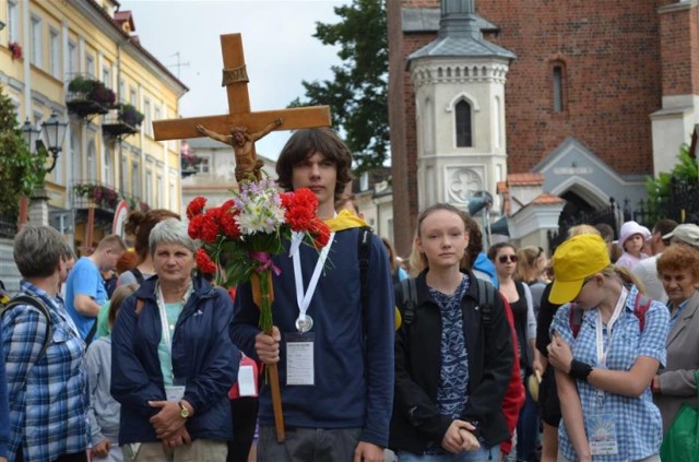 W ub. r. najlicznijejsza była grupa papieska, w której idzie głównie młodzież