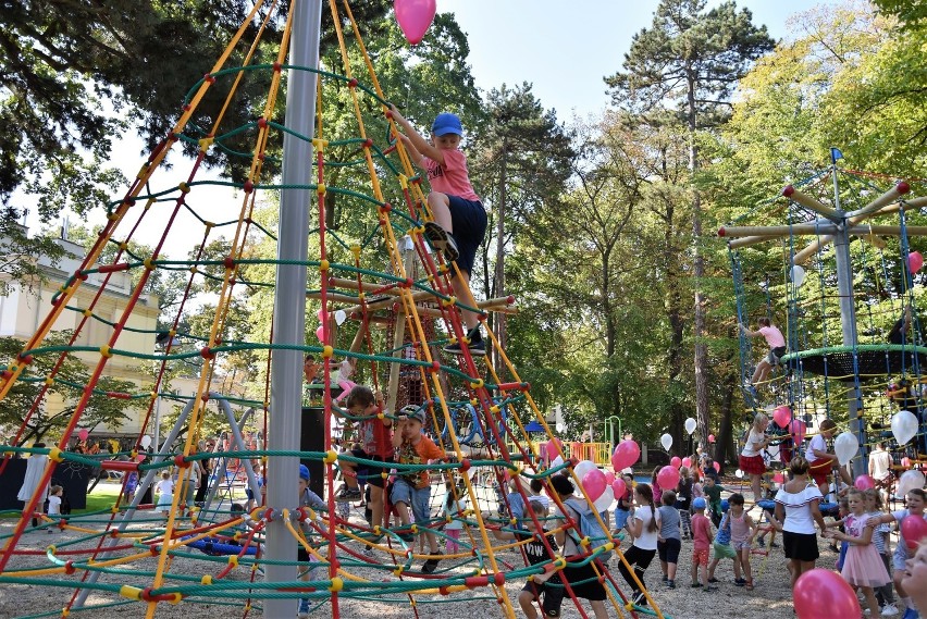 Nowy plac zabaw przy MDK Opole - otwarcie