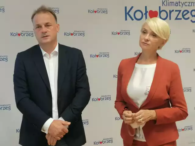 Prezydent Anna Mieczkowska i Robert Cieciora podczas poniedziałkowego spotkania z dziennikarzami