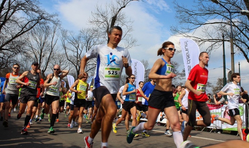 Półmaraton Marzanny 2014. Zawodnicy na starcie