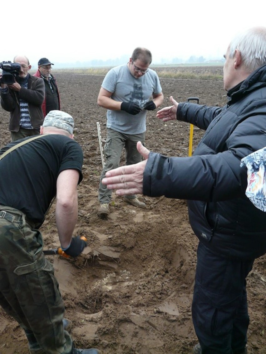Ostatni sieradzki żołnierz Września. Po odnalezieniu zapomnianej mogiły ekshumowano jego szczątki