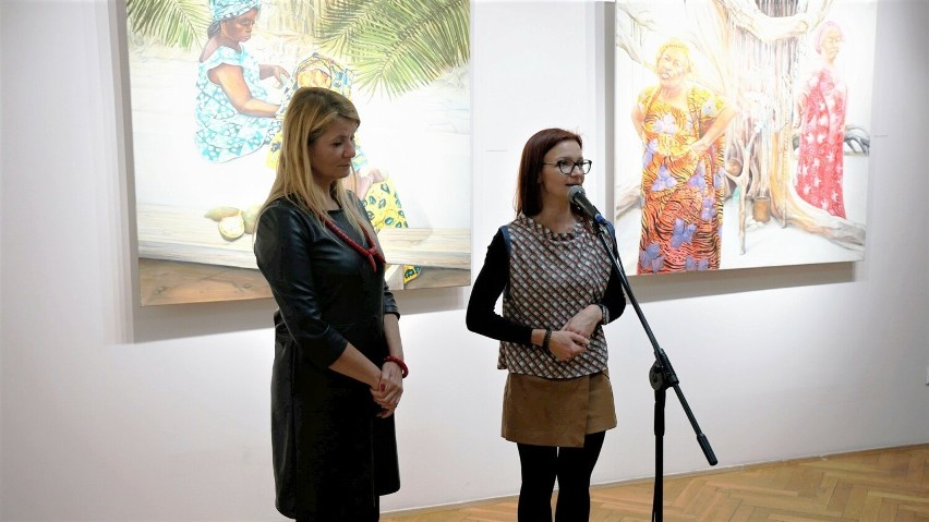 O wystawie mówiły Iwa Kruczkowska-Król( z lewej)  i...